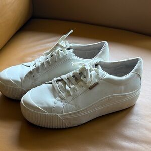 Dr. Scholl's Cream Sneakers